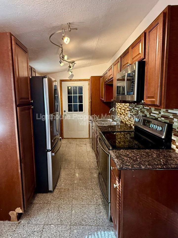 8118 Howard St - Photo 6 of 13