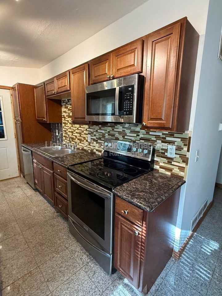 8118 Howard St - Photo 7 of 13