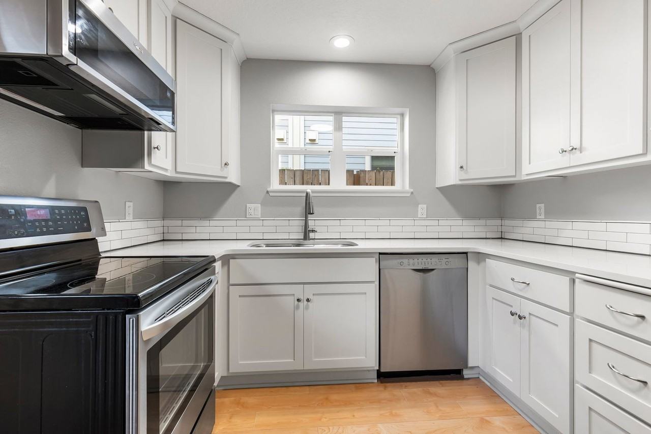 7 Ne Morris St - Photo 2 of 24