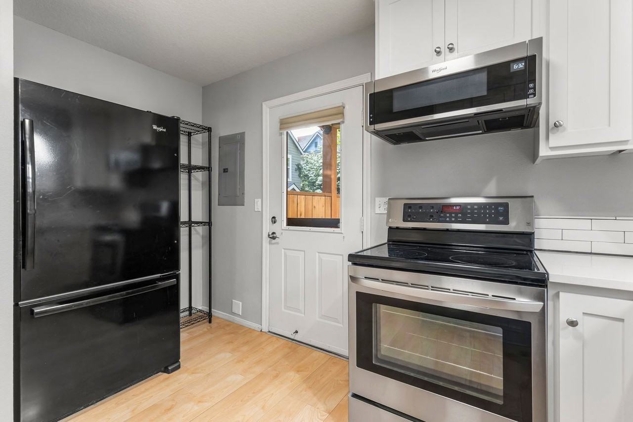 7 Ne Morris St - Photo 3 of 24