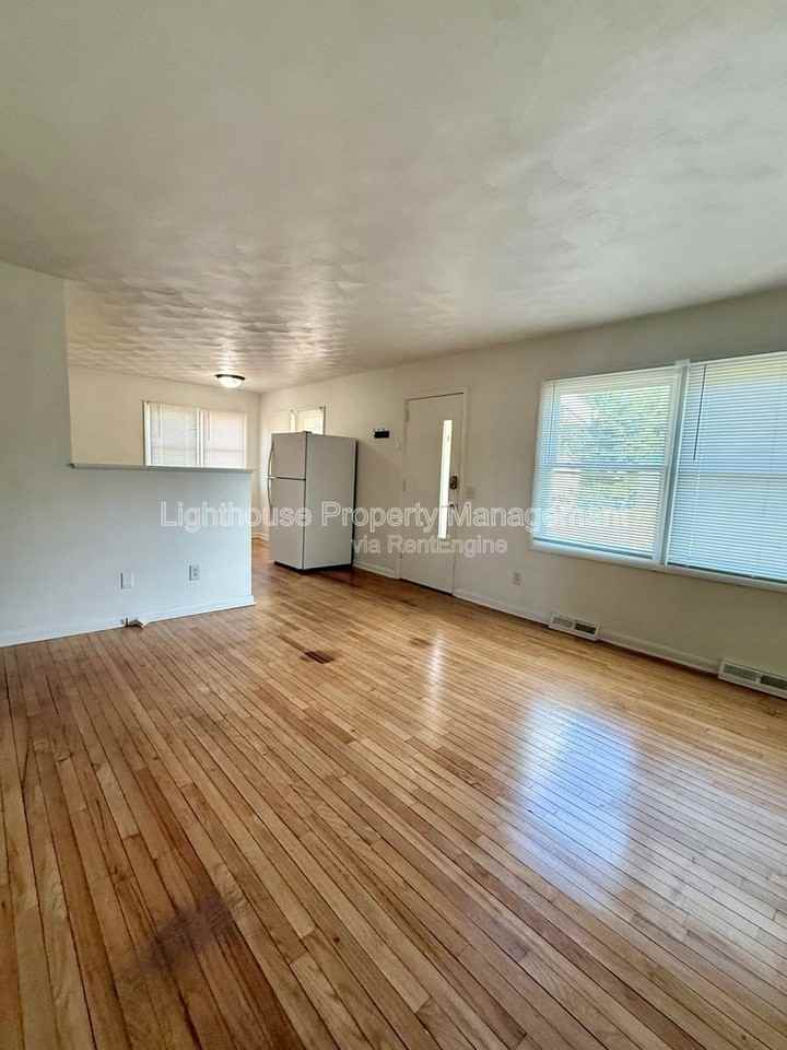 2108 Woodbine Ave - Photo 3 of 15
