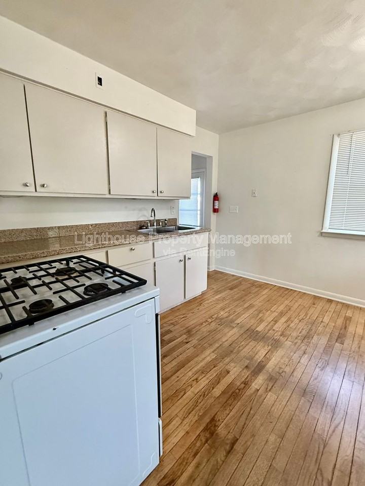 2108 Woodbine Ave - Photo 5 of 15
