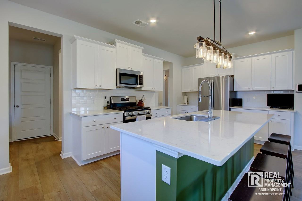 137 Paddle Boat Way - Photo 7 of 34
