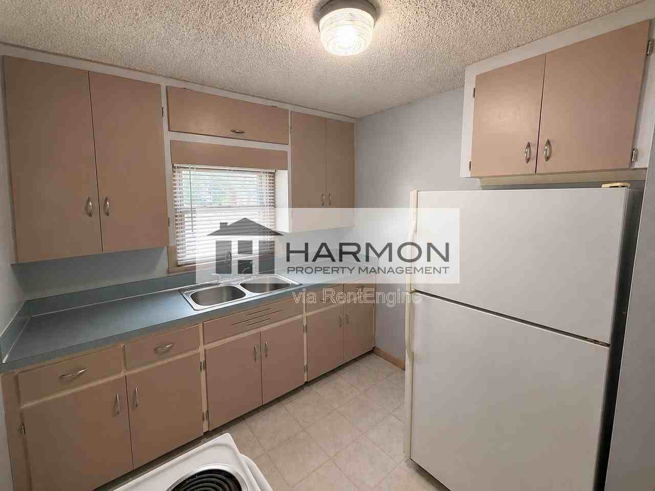 2232 S Greenwood St - Photo 3 of 7