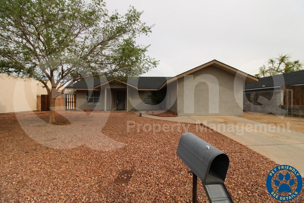 1224 E Huntington Dr