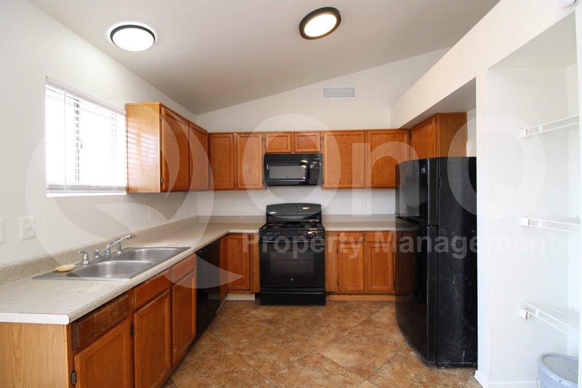 1224 E Huntington Dr - Photo 4 of 18