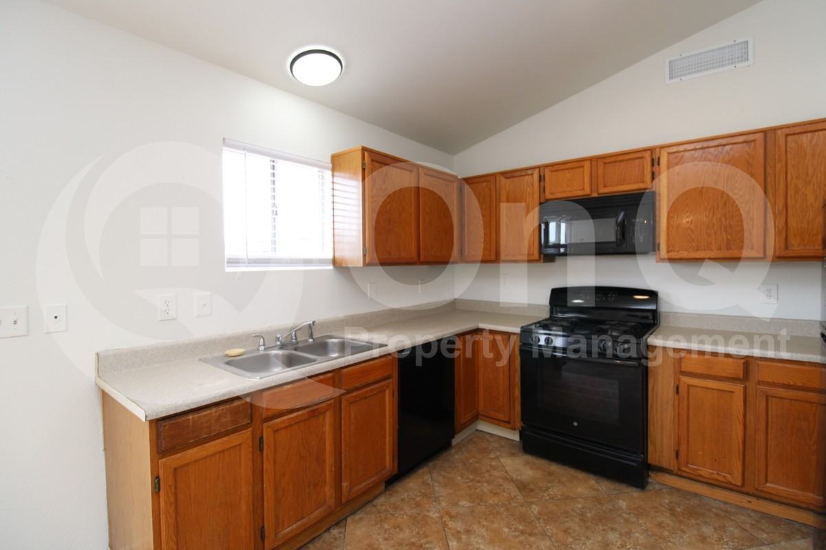 1224 E Huntington Dr - Photo 5 of 18