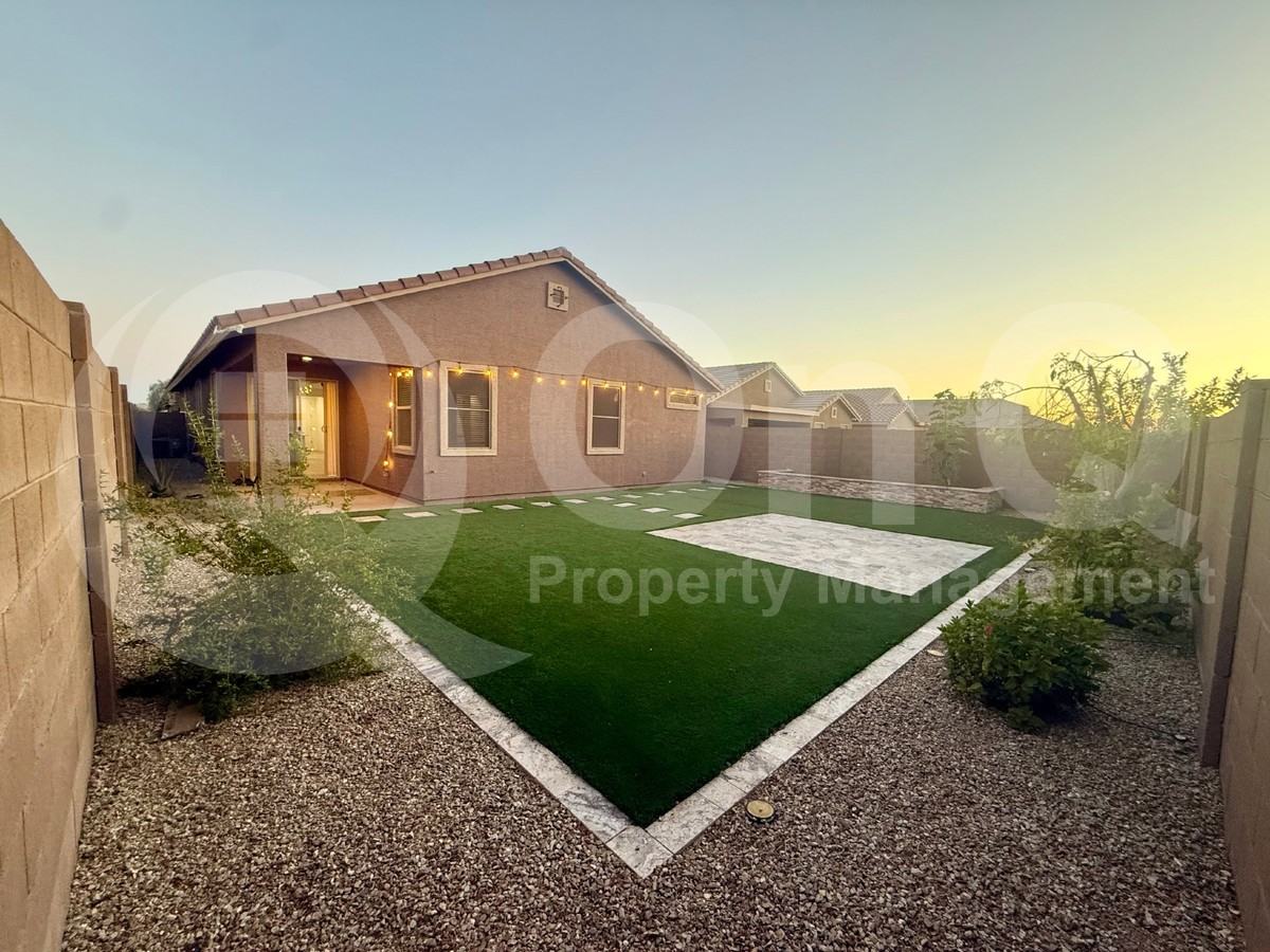 16416 W Saguaro Park Ln - Photo 2 of 2