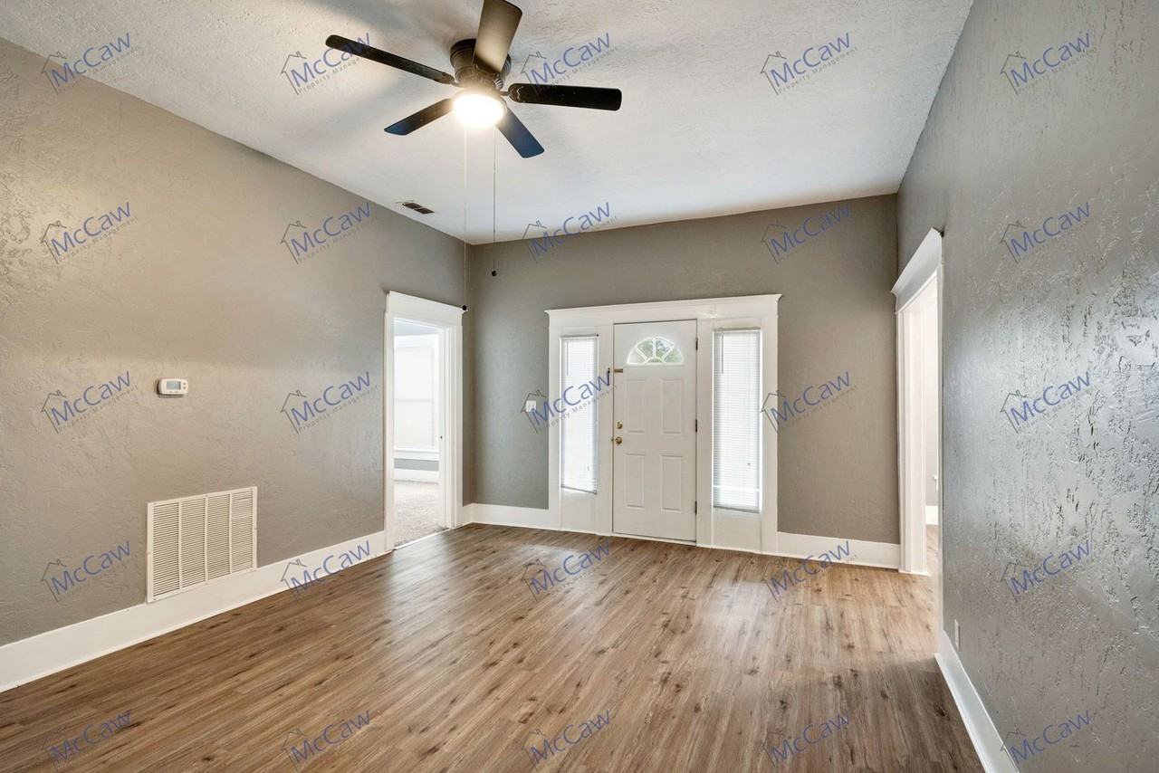 2305 9th St - Photo 2 of 17