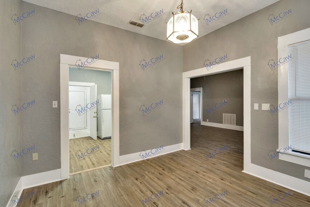 2305 9th St - Photo 3 of 17