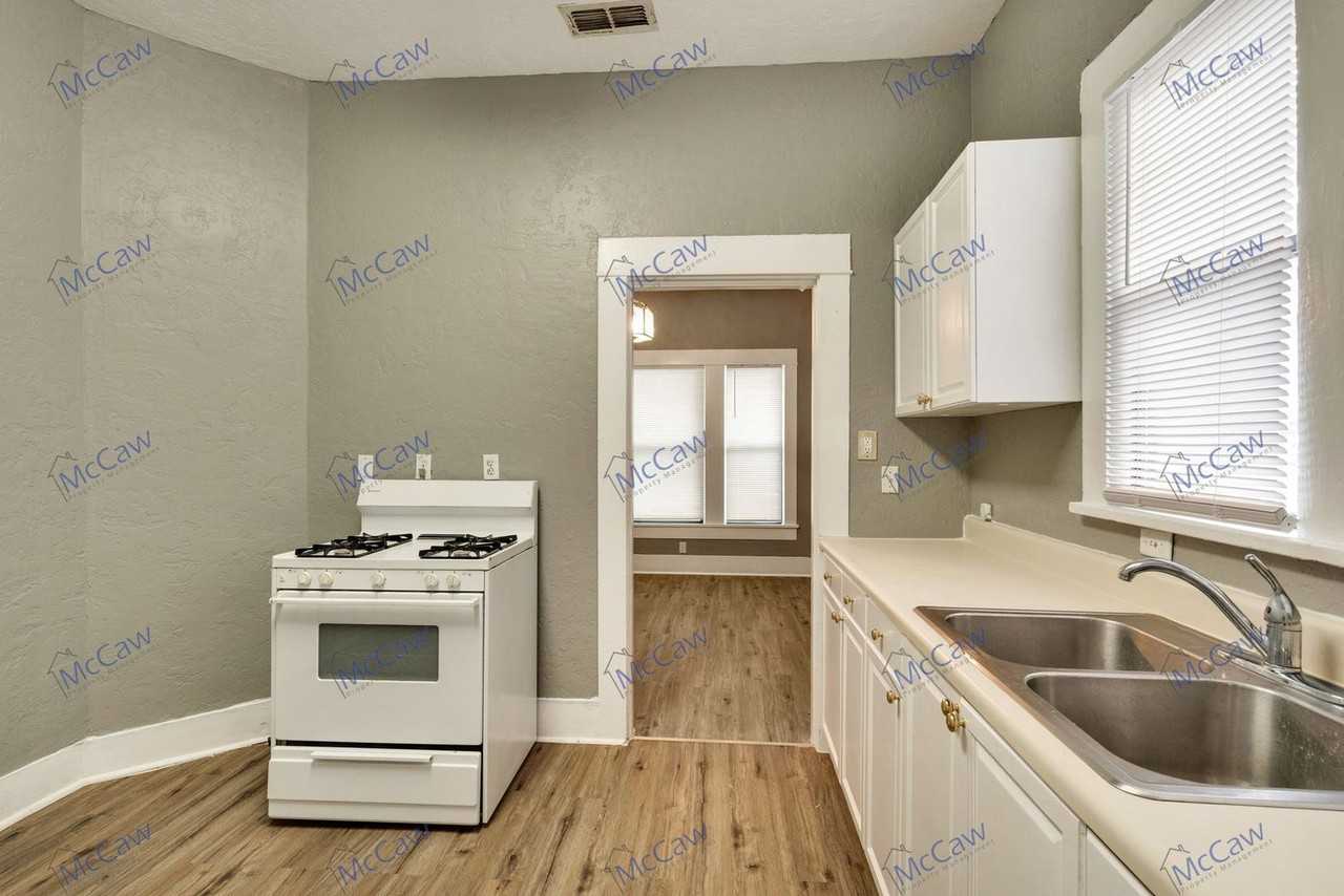 2305 9th St - Photo 6 of 17