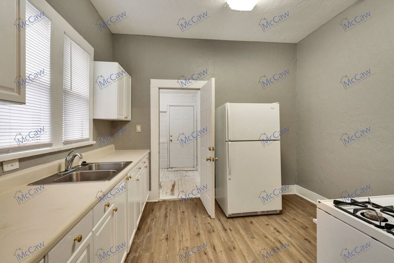 2305 9th St - Photo 7 of 17