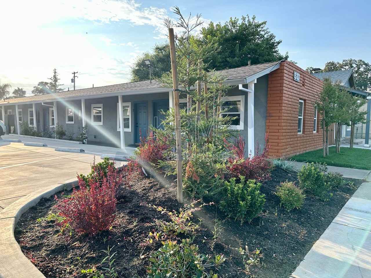 327 5th St #2 - Photo 3 of 19
