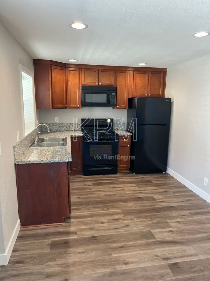 327 5th St #2 - Photo 7 of 19