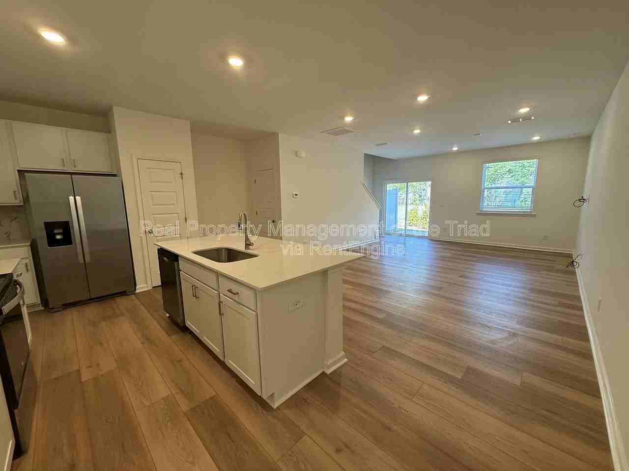 112 Parker Ln - Photo 2 of 19