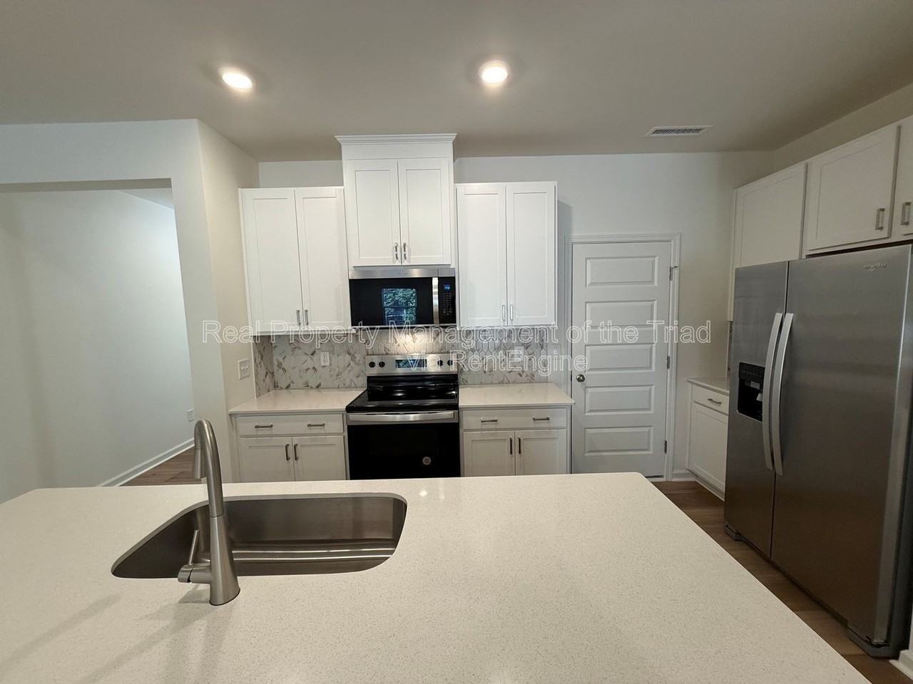112 Parker Ln - Photo 3 of 19