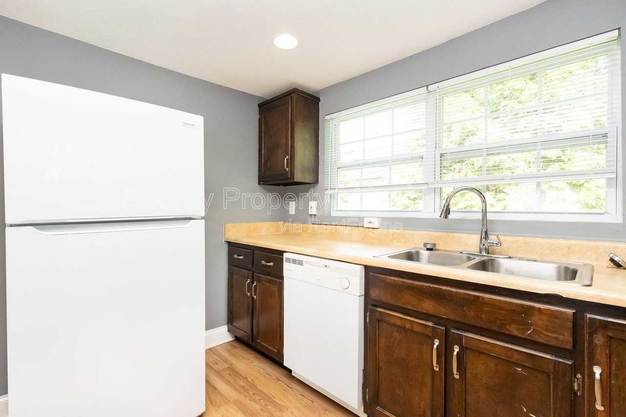 1707 Kirby Ave #C - Photo 4 of 13