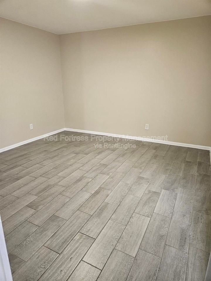 4514 Leonard Blvd S - Photo 6 of 8