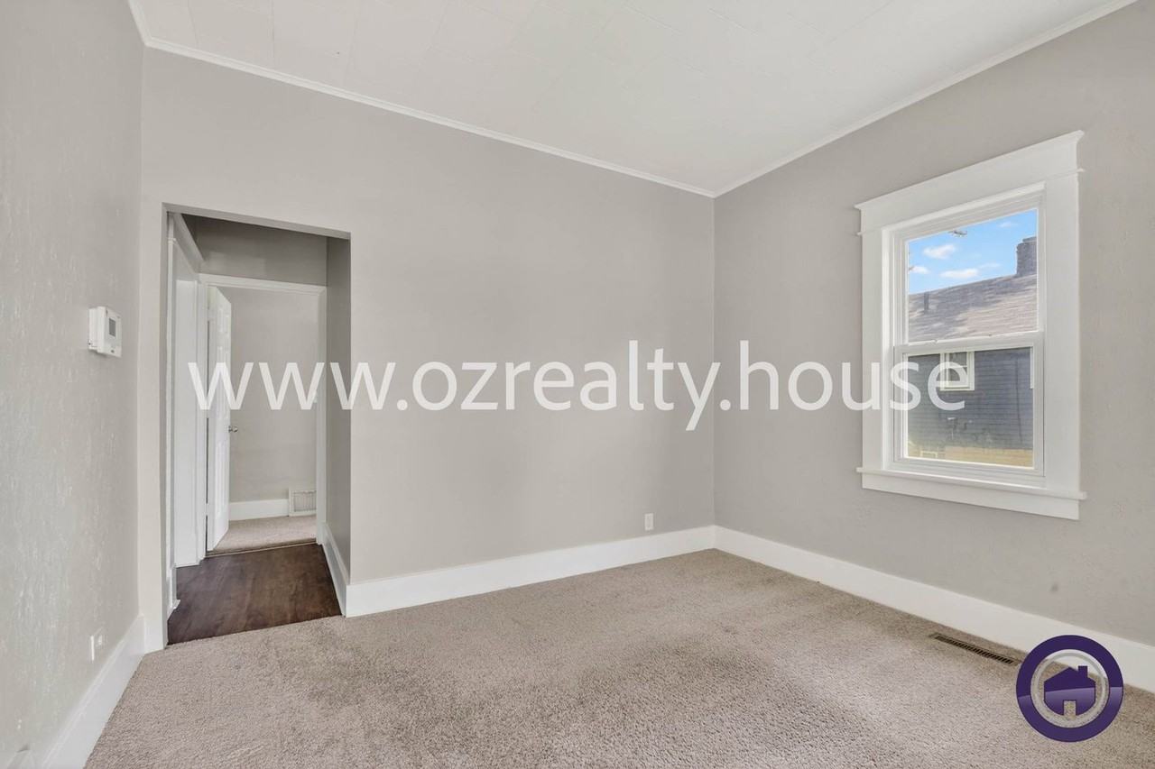614 Woodstock Ave - Photo 6 of 17