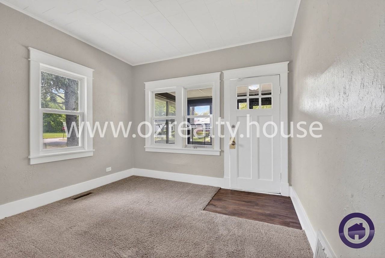 614 Woodstock Ave - Photo 7 of 17