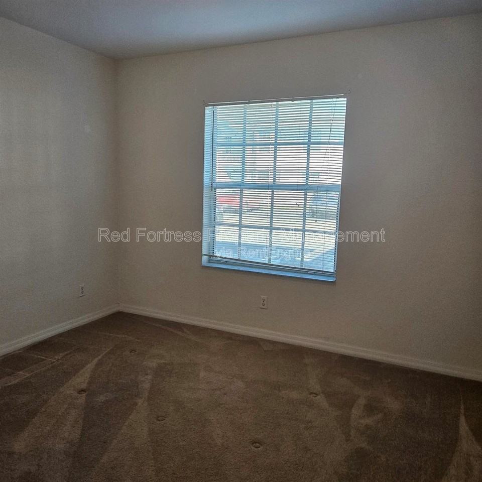 8326 Bernwood Cove Loop #907 - Photo 5 of 9