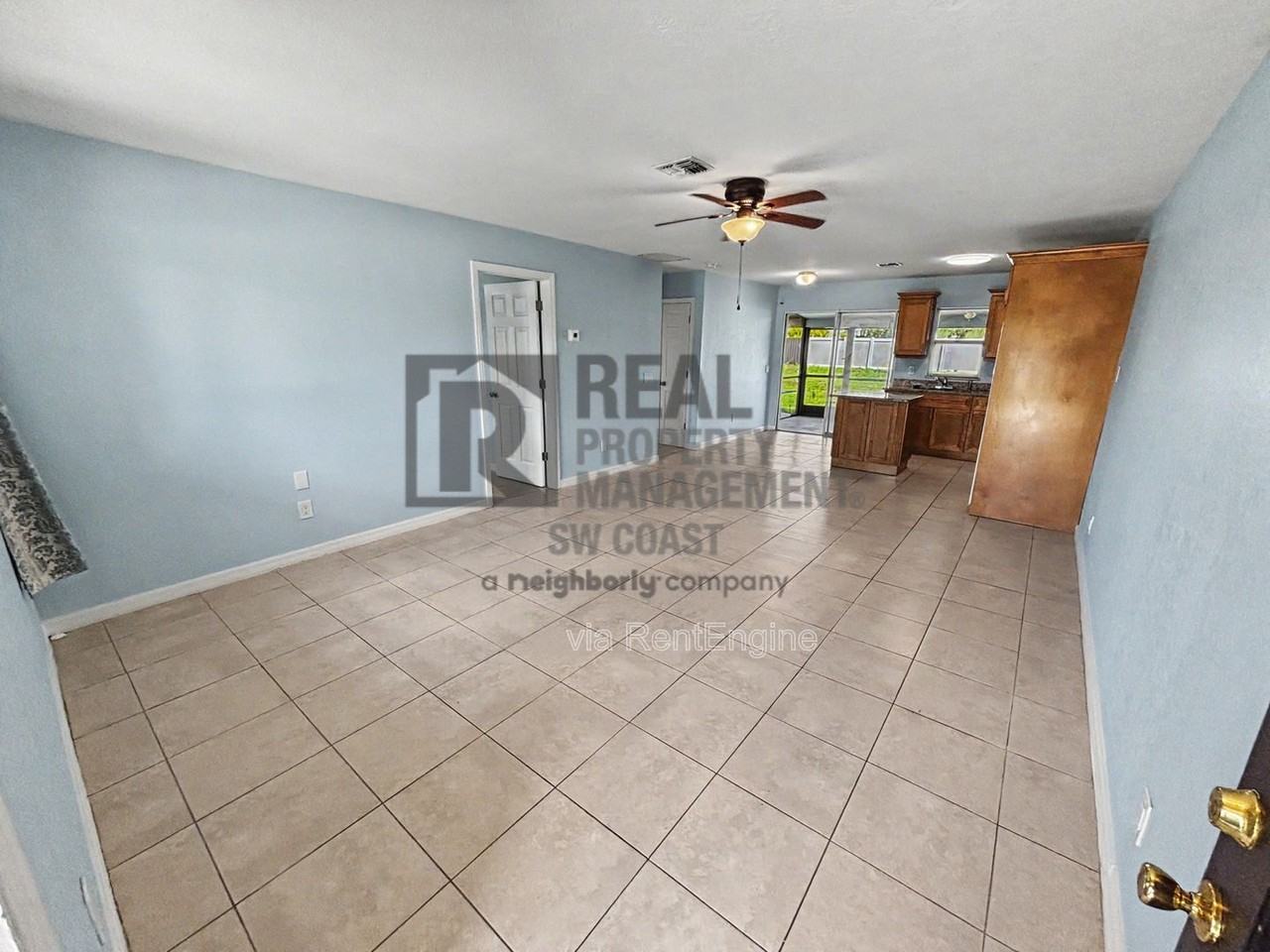 843 Sw 16th Ter - Photo 3 of 18