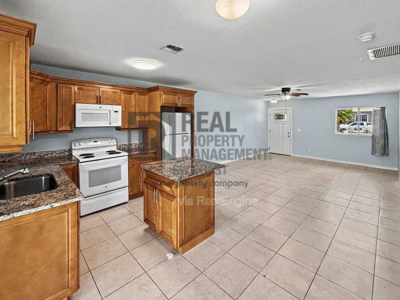 843 Sw 16th Ter - Photo 7 of 18
