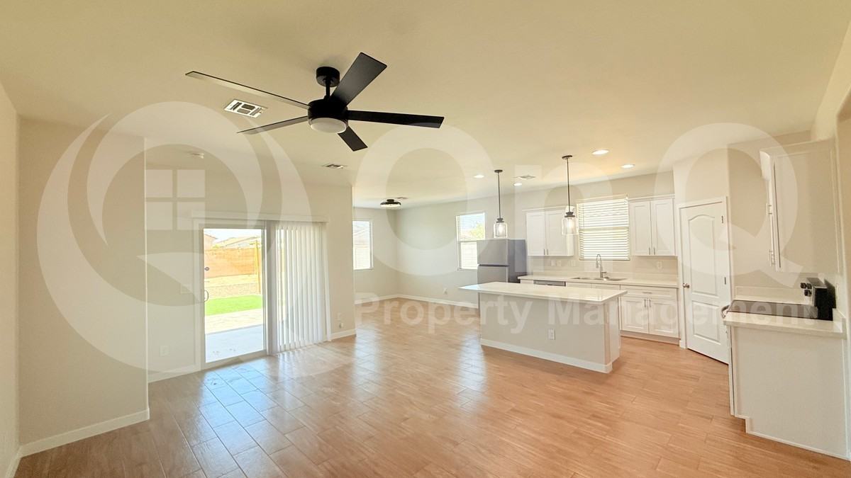 1636 E Jardin Pl - Photo 4 of 21