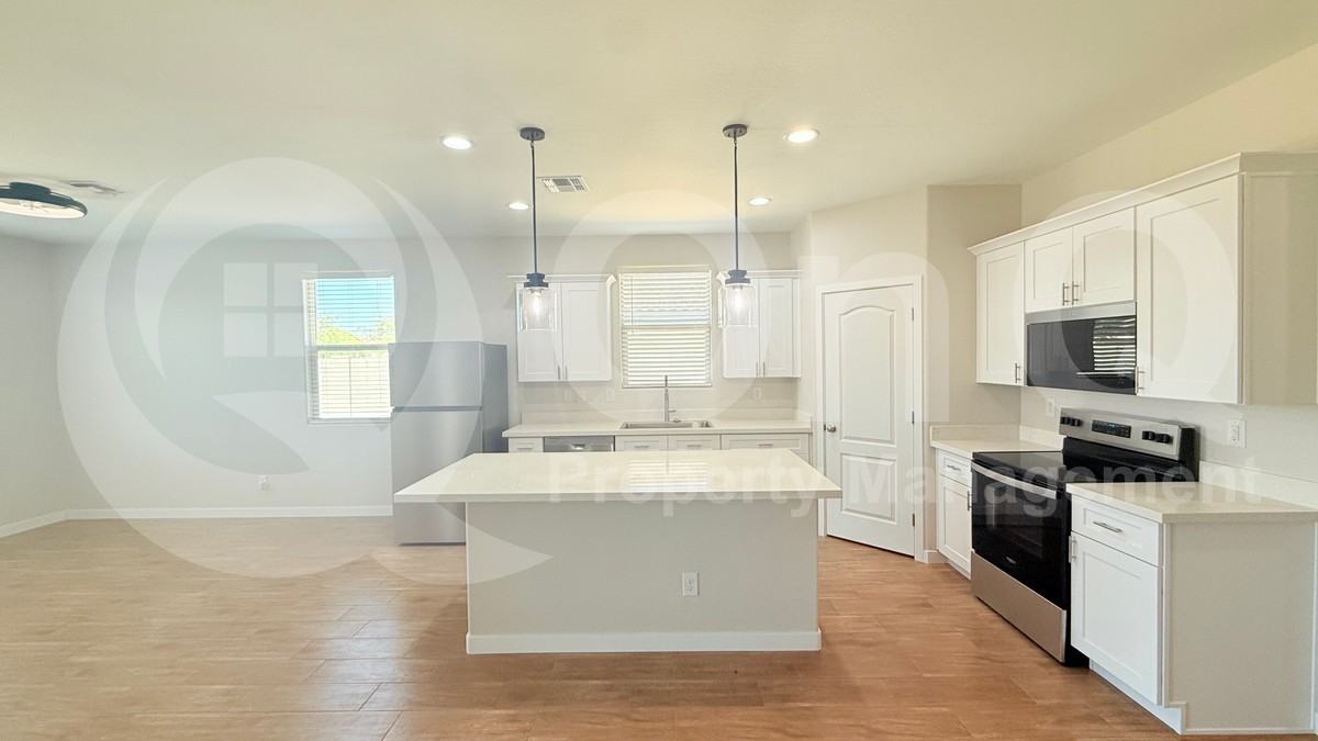 1636 E Jardin Pl - Photo 2 of 21