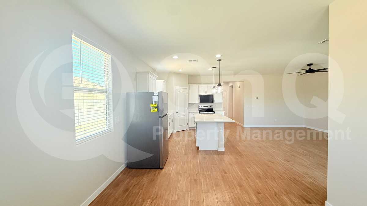 1636 E Jardin Pl - Photo 3 of 21