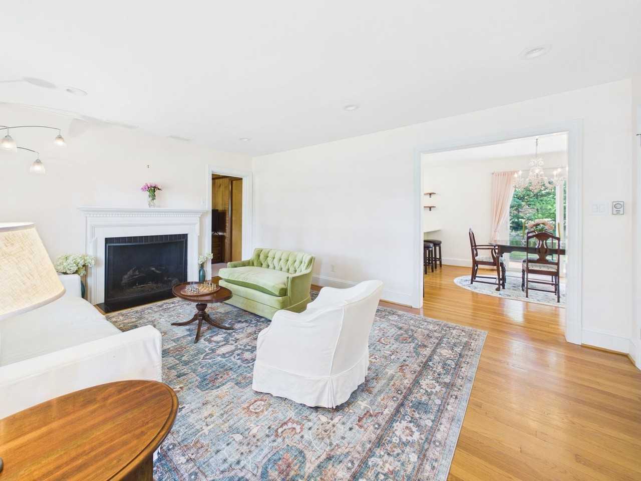 8808 Michaux Ln - Photo 5 of 46