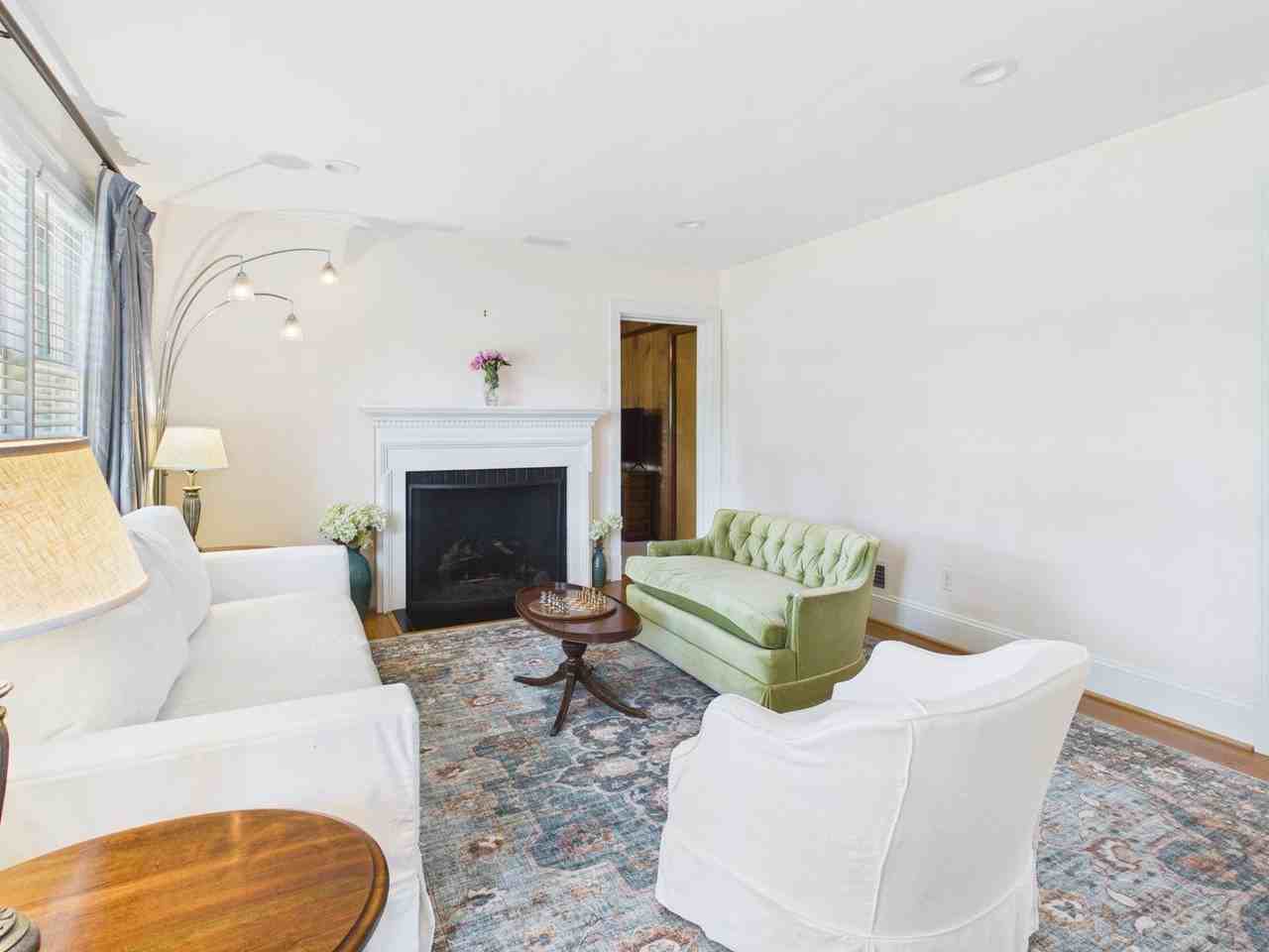 8808 Michaux Ln - Photo 6 of 46
