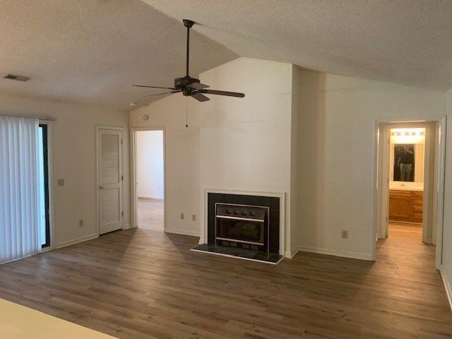 122 W Victoria Ct - Photo 2 of 18