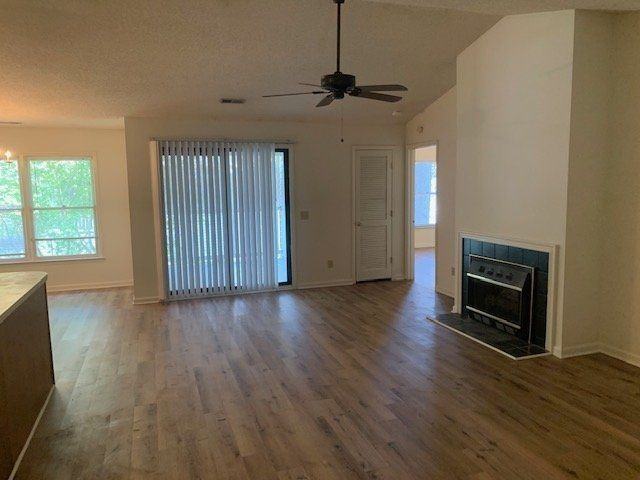 122 W Victoria Ct - Photo 3 of 18