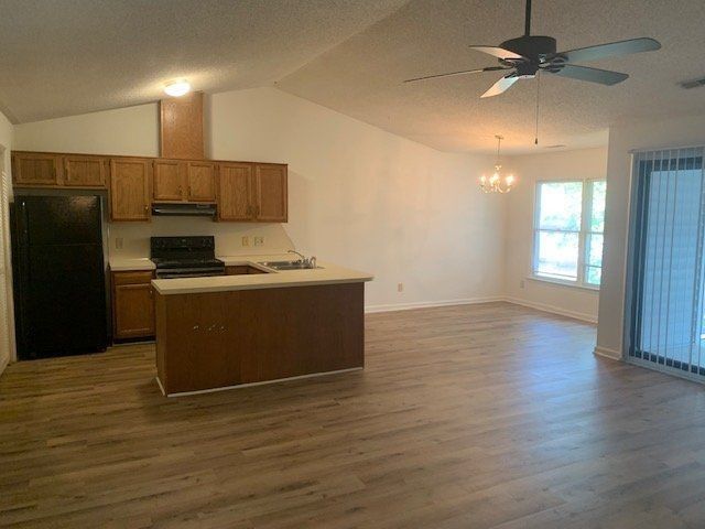122 W Victoria Ct - Photo 6 of 18