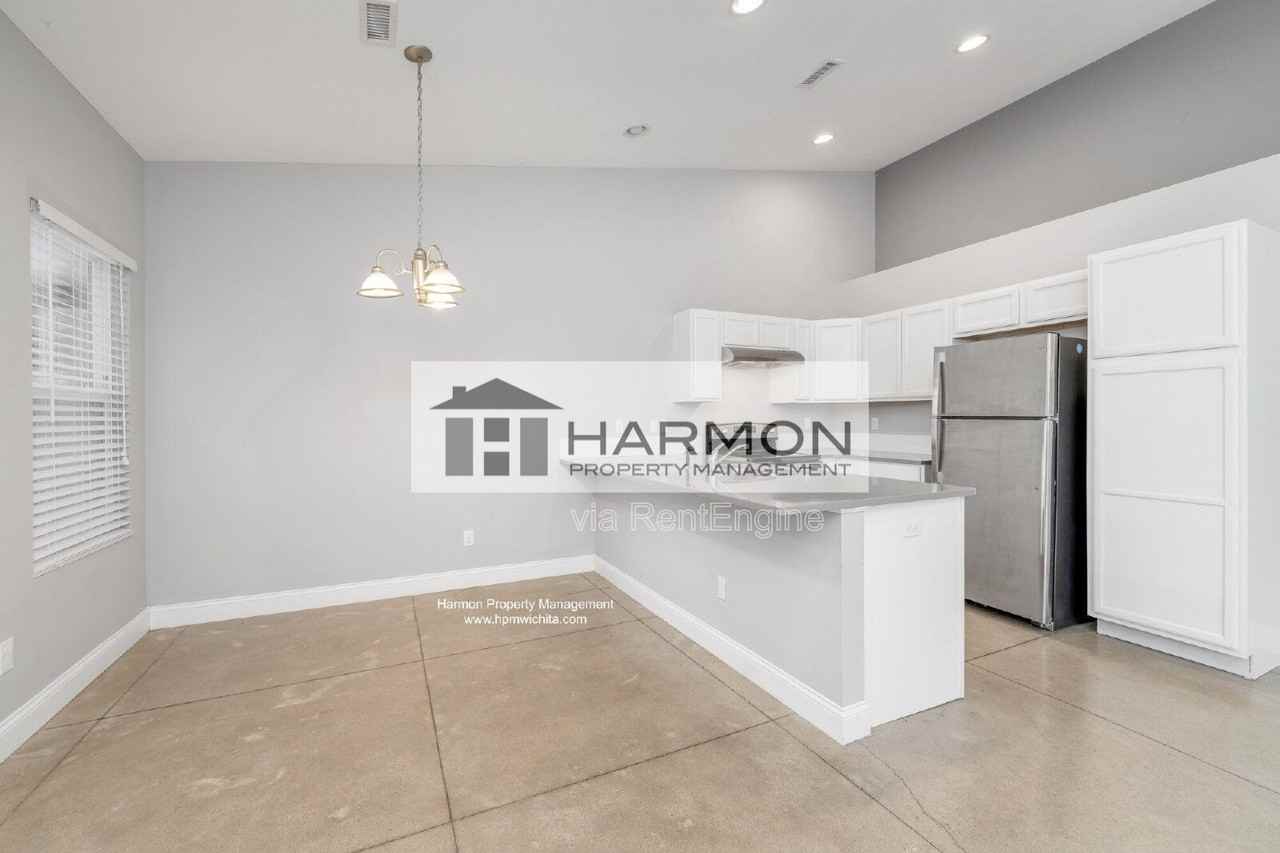 5326 N Hillside Ave #129 - Photo 3 of 14