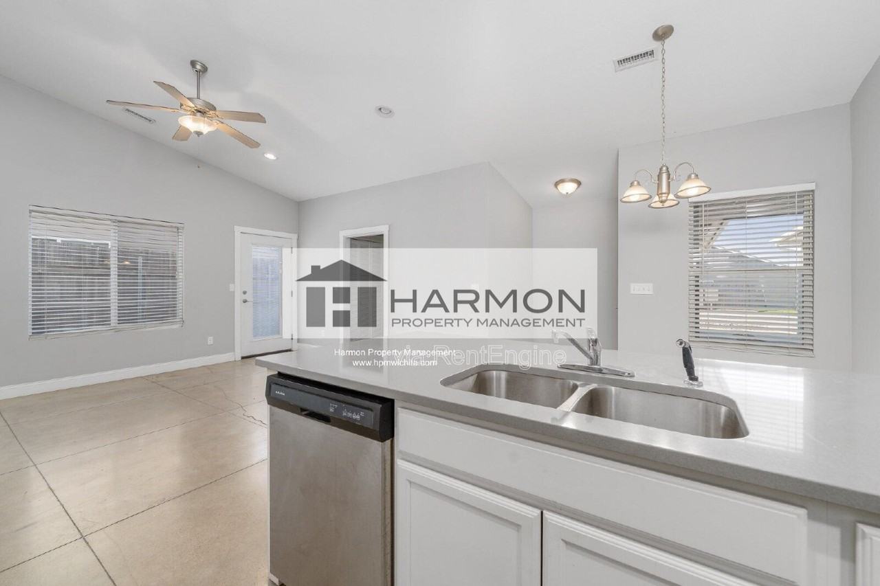 5326 N Hillside Ave #129 - Photo 5 of 14