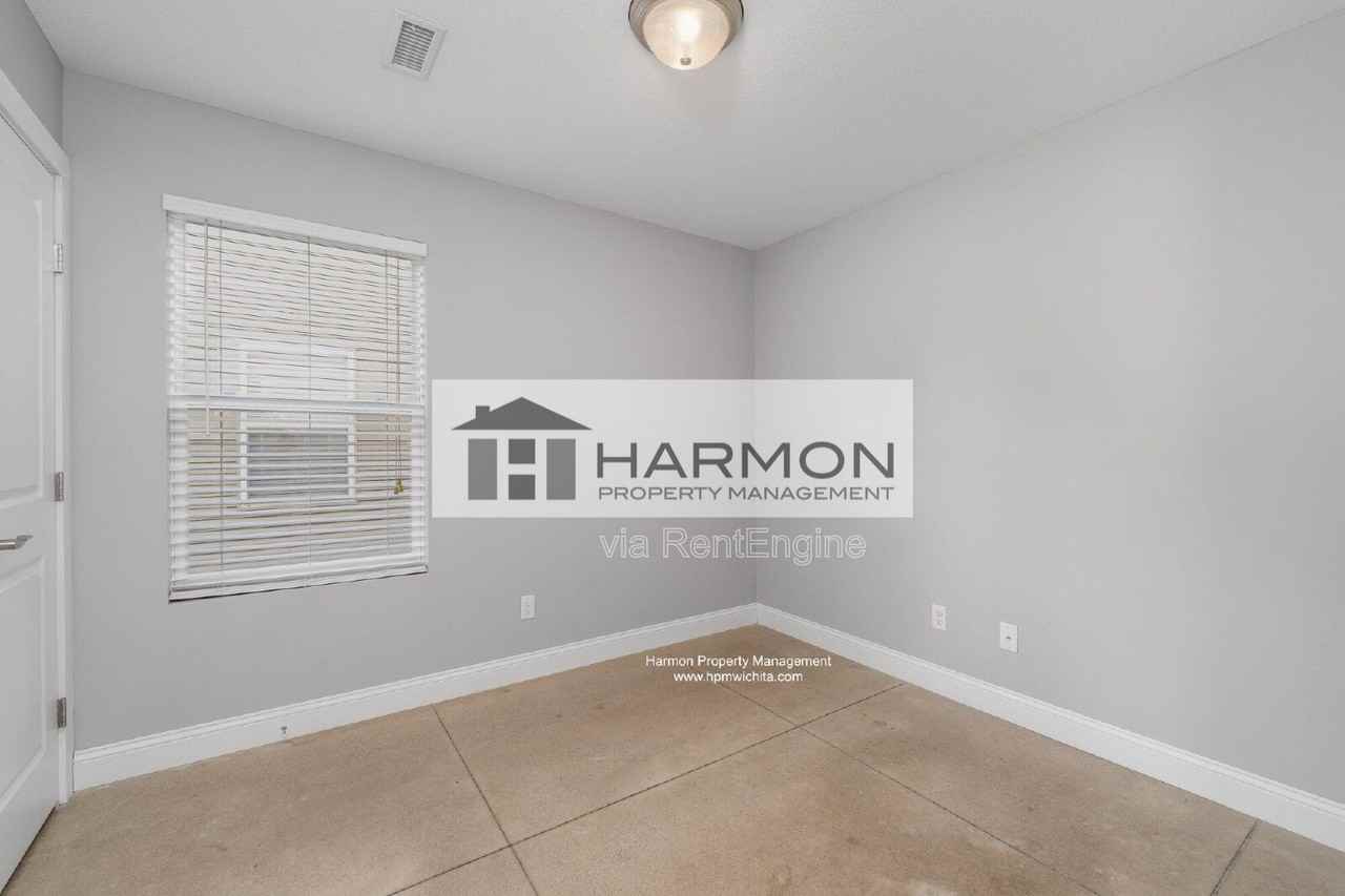 5326 N Hillside Ave #129 - Photo 7 of 14