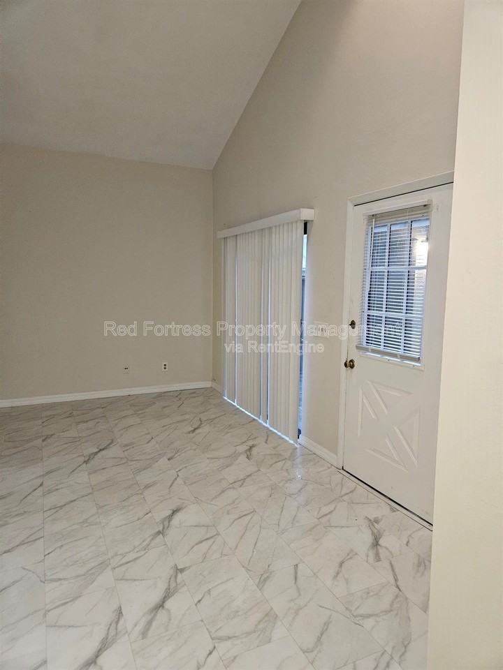 8384 S Haven Ln - Photo 3 of 10