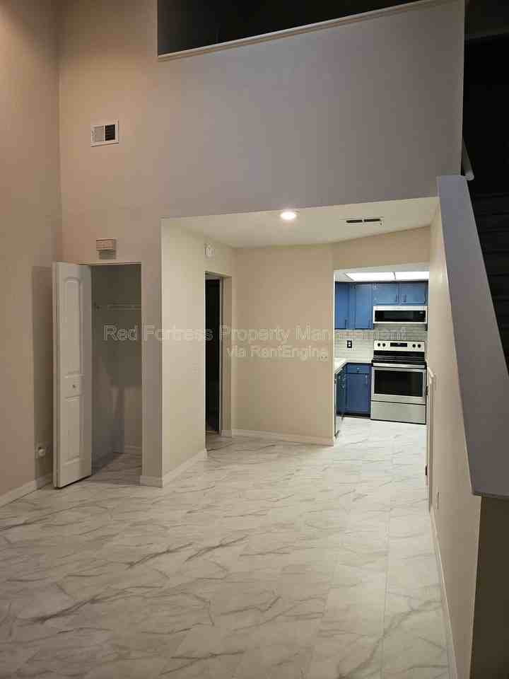 8384 S Haven Ln - Photo 4 of 10