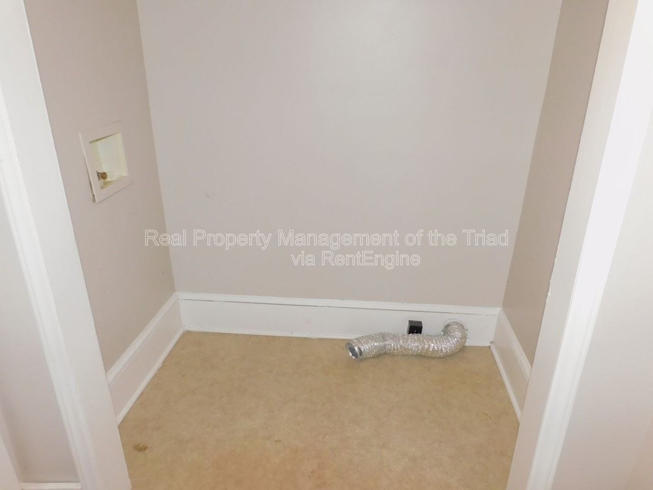 504 Oxford St - Photo 5 of 22