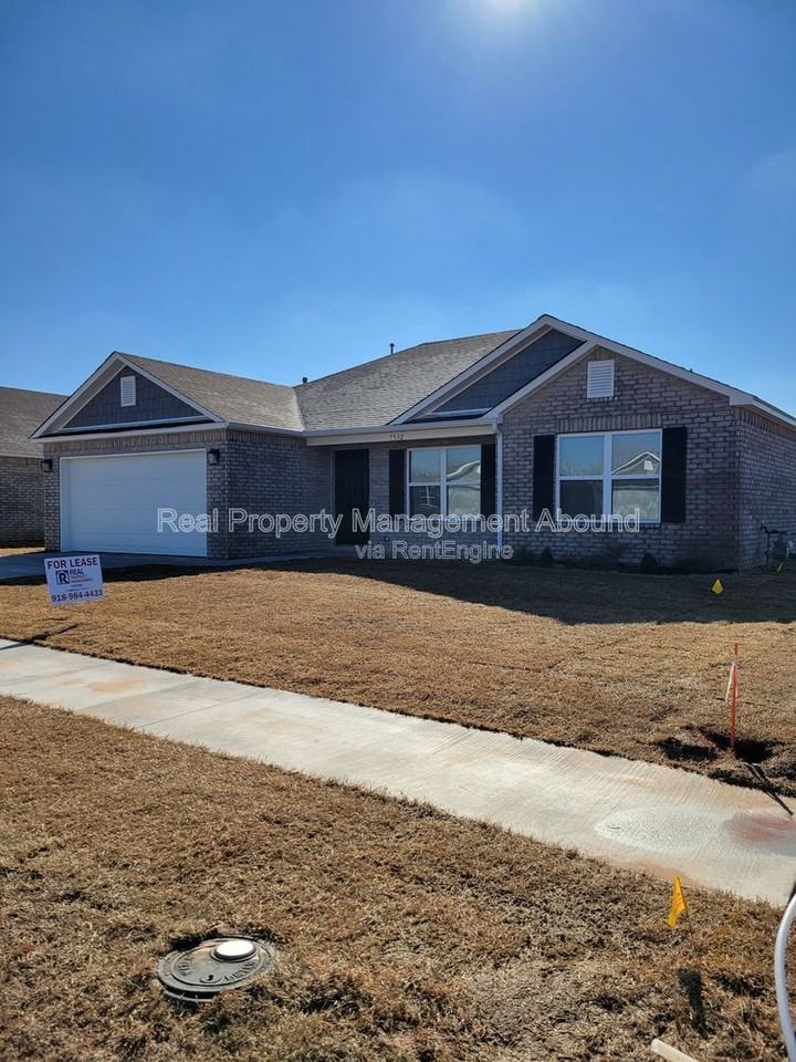 7532 E 158th St S - Photo 2 of 25
