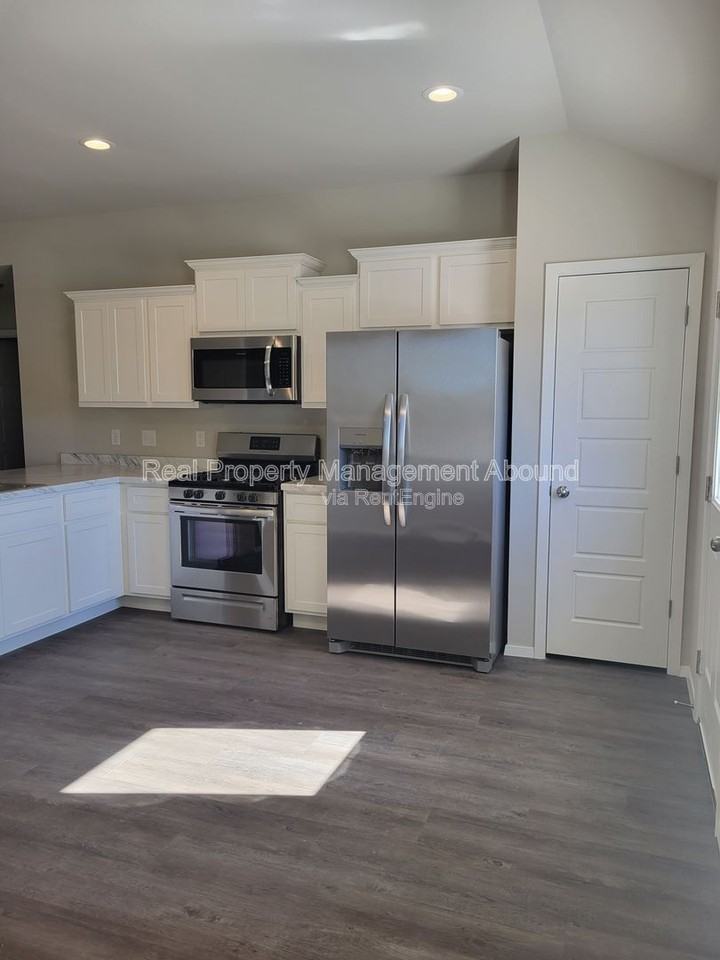 7532 E 158th St S - Photo 7 of 25