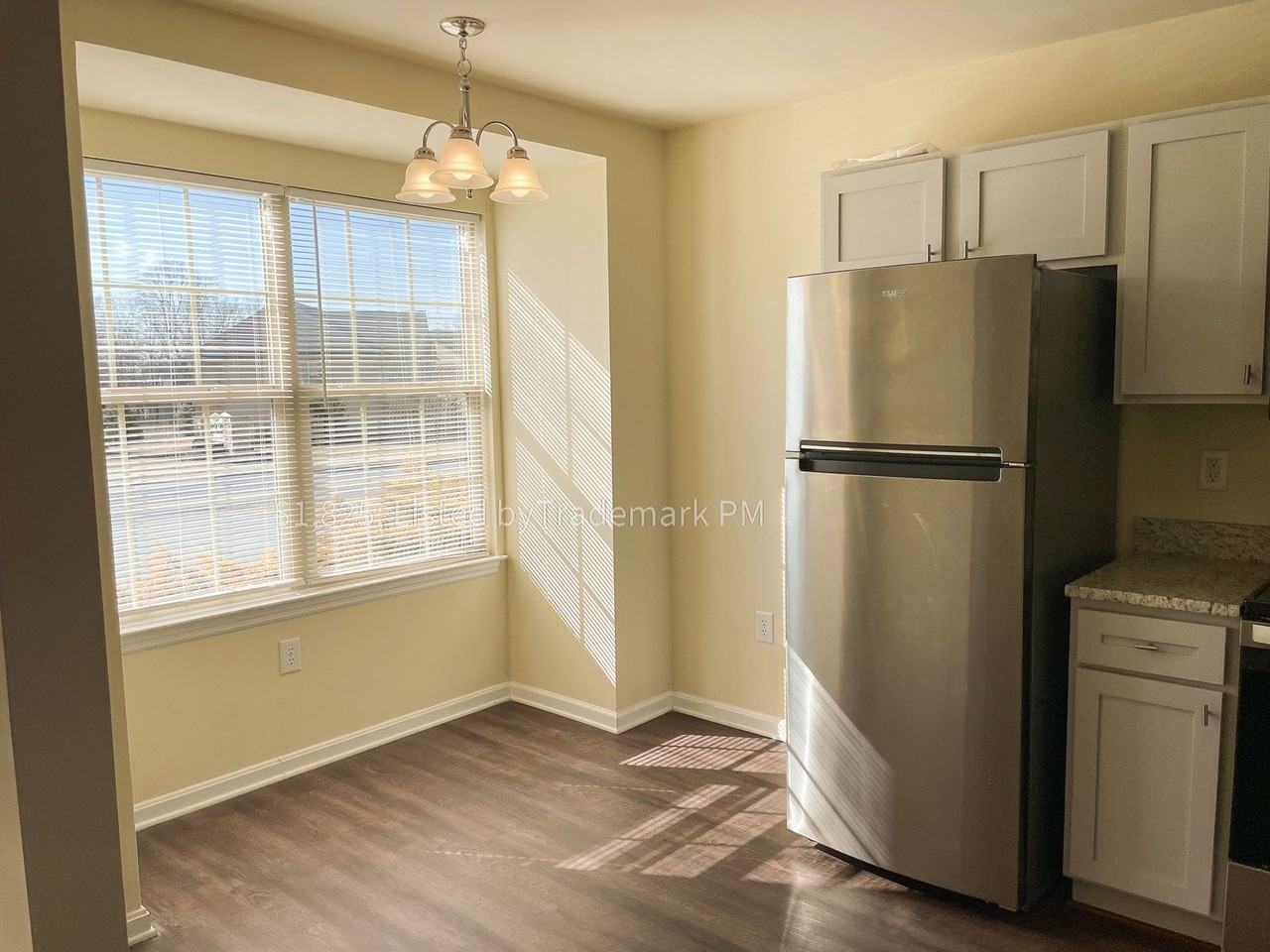 1921 Shady Oak Dr - Photo 4 of 19
