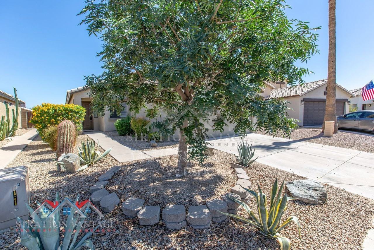 2105 E Donald Dr - Photo 3 of 32