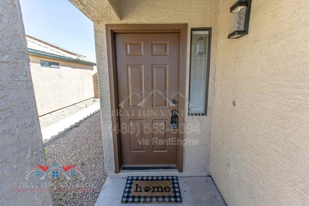 2105 E Donald Dr - Photo 5 of 32