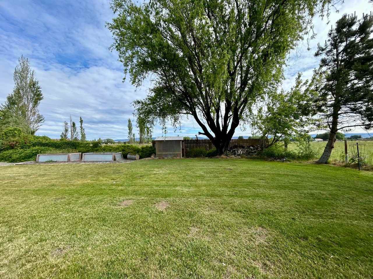 225 Mission View Dr - Photo 4 of 32
