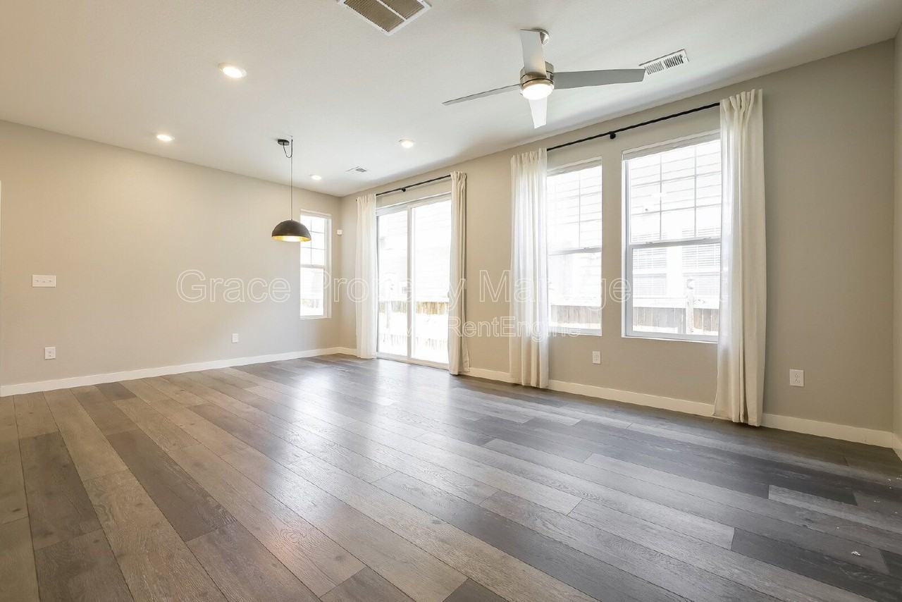 7584 S Winnipeg Ct - Photo 4 of 20