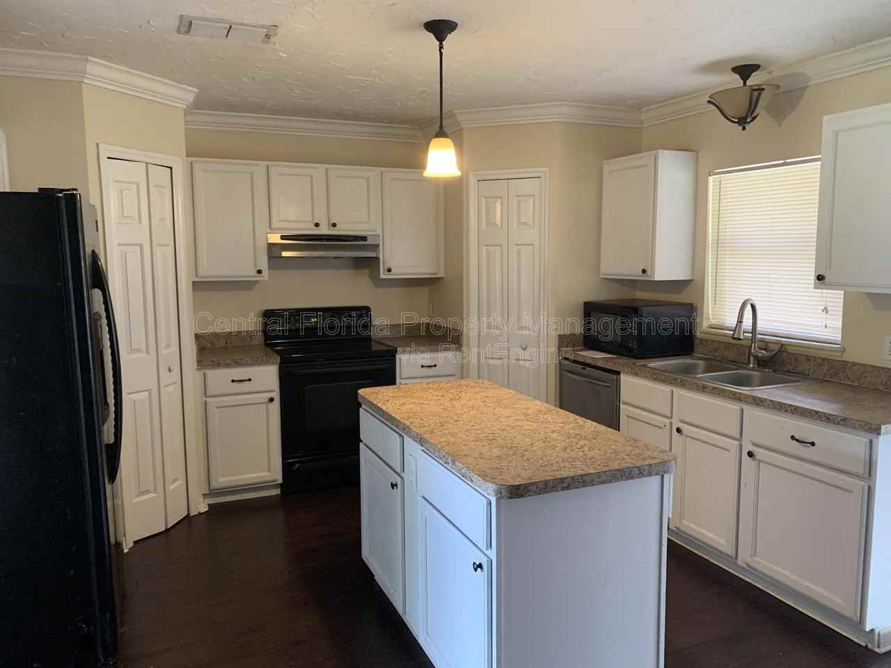 4300 Iveyglen Ave - Photo 2 of 9