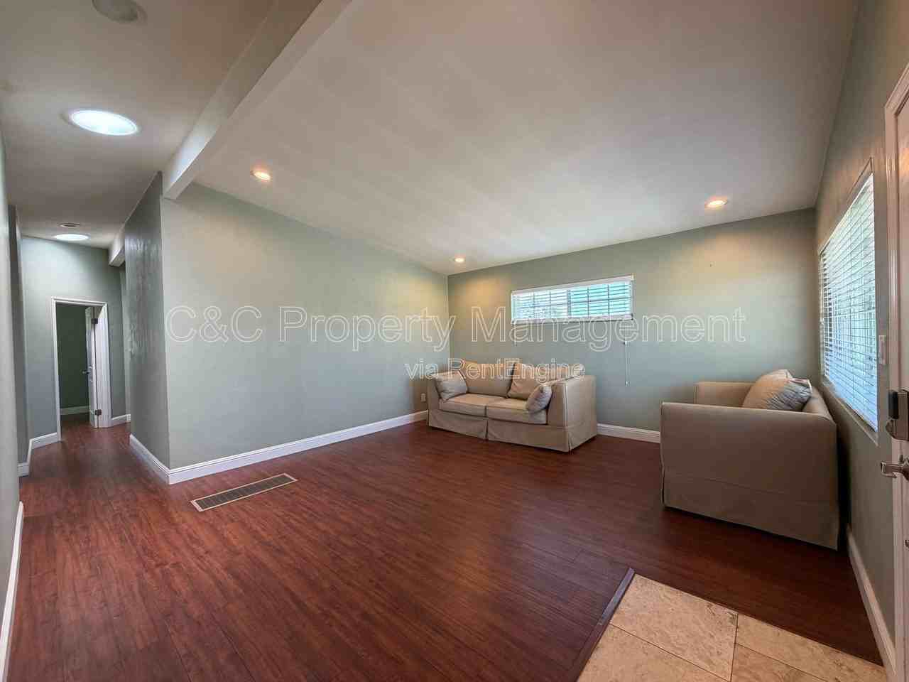 4981 Dassco Ct - Photo 3 of 18